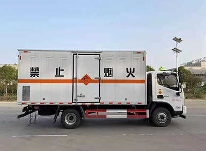 延长爆破器材运输车