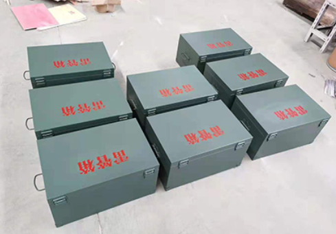 延长炸药箱和雷管箱一般是怎么存放的？